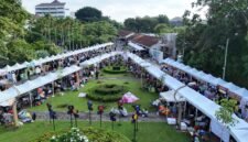 Foto kemeriahan kegiatan puncak Milad UMY ke-45 yang menghadirkan 100 UMKM dan 1.500 jamu gratis
