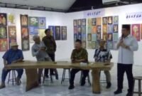 SAMBUTAN-Irjend Pol Dr Susilo Teguh Raharjo, M.Si saat sambutan di acara Pameran dihadapan Komjend Pol Prof Dr Cryshnanda DL dan beberapa Seniman senior Jakarta. (Foto Ist).