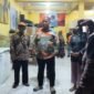 Bupati Sleman Harda Kiswaya meninjau langsung kediaman Agus Yani yang mengeluarkan Api, Sabtu (30/5/2026)
(Wawan-jogjaoke.com)