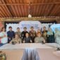 FOTO BERSAMA-Ketua IKA SPS UNNES, Irjen Pol Dr Susilo Teguh R, M.Si (duduk depan paling kiri) foto bersama para Pengurus, usai Silaturahim dan Rapat Kerja. (Foto Ist).