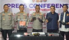 Kapolres OKI AKBP Eko Rubiyanto memberikan keterangan terkait pengungkapan kasus penembakan yang menewaskan remaja 18 tahun di Kecamatan Mesuji. (Istimewa)