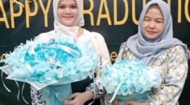Latipah Syihaburohmah bersama ibunda. (Dokpri)