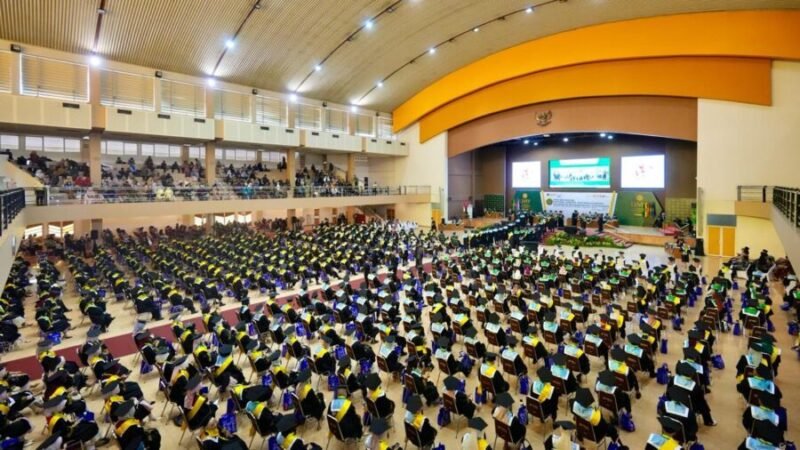 Foto wisuda UMY periode  IV Tahun Akademik 2025/2026
