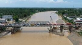 Pembangunan Jembatan Krueng Tingkeum di Kecamatan Kutablang, Kabupaten Bireuen, Aceh. dok. Satgas PRR/Kementerian PU