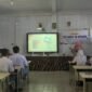 Narasumber dari Kanwil DJP Banten menyampaikan materi mengenai pentingnya pajak kepada peserta seminar di Aula SMK Pasundan 2 Kota Serang, Selasa (26/5/2026).