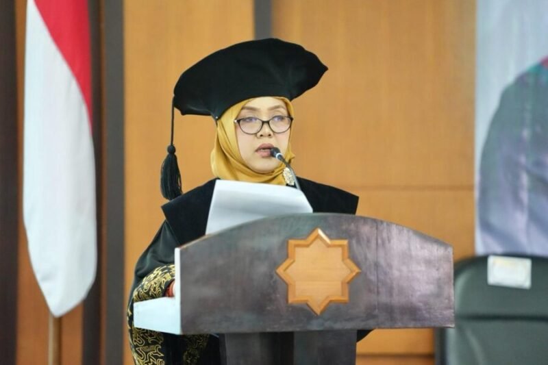 Guru Besar UMY bidang Parasitologi, Prof. Dr. drh. Tri Wulandari Kesetyaningsih, M.Kes saat menyampaikan orasi ilmiah pengukuhan guru besarnya di UMY