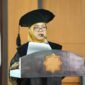 Guru Besar UMY bidang Parasitologi, Prof. Dr. drh. Tri Wulandari Kesetyaningsih, M.Kes saat menyampaikan orasi ilmiah pengukuhan guru besarnya di UMY