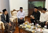 Gus Iqdam dijamu Wali Kota Yogyakarta Hasto Wardoyo sesaat sebelum menuju Venue Lapangan Parkir Barat Mandala Krida (Wawan - Jogjaoke.com)