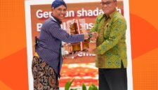 Alumni KPI UMY, Ananto Isworo saat menerima penghargaan Kalpataru 2026 di Jakarta