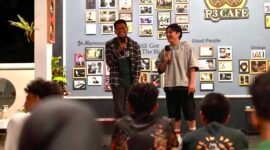 Chairul Mukmin juara pertama SUCI musim ke-12 saat melakukan open mic bersama komunitas Stand Up UMY di R3 Cafe, Kasihan, Bantul