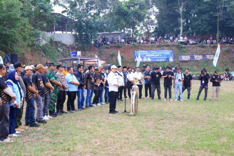 Achmad Dimyati sedang memberi amanat