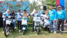 Momen bersama para penerima hadiah utama dalam rangkaian Exciting Banten Festival.