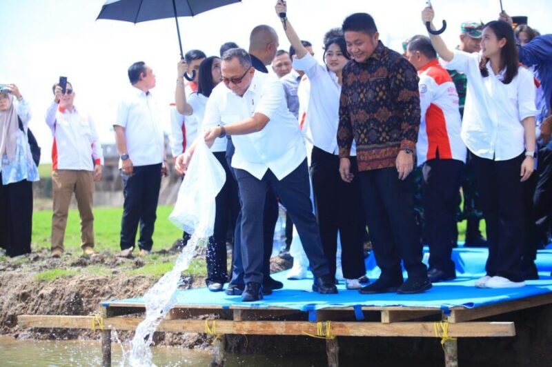 Penebaran benih ikan sebagai upaya mendukung peningkatan produksi perikanan di Provinsi Sumatera Selatan.