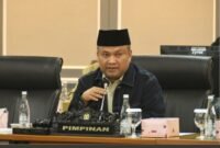 Wakil Ketua Komisi XIII DPR RI dari Fraksi Partai Gerindra, Sugiat Santoso, saat memimpin jalannya rapat kerja penting di kompleks Parlemen Senayan, Jakarta, sebagaimana terdokumentasikan dalam foto