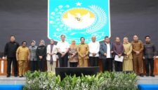 Mendagri Muhammad Tito Karnavian bersama para pemangku kepentingan usai Rapat Koordinasi Perluasan Piloting Digitalisasi Bansos di Jakarta, Selasa (30/6/2026)