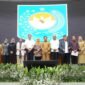Mendagri Muhammad Tito Karnavian bersama para pemangku kepentingan usai Rapat Koordinasi Perluasan Piloting Digitalisasi Bansos di Jakarta, Selasa (30/6/2026)