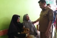 Memberikan dukungan morli kepada korban kecelakaan lalul intas