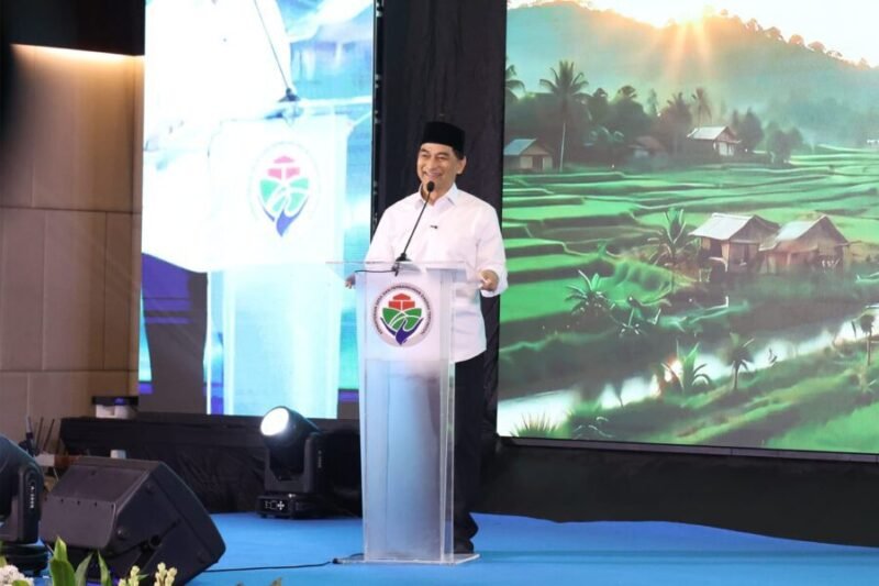 Wamendes PDT Ahmad Riza Patria memberikan sambutan dalam agenda Sosialisasi Kebijakan Ketahanan Pangan Lokal