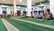 Kajian rutin kepada jamaah binaan Masjid Jenderal Sudirman Demangan, Yogyakarta, Penghulu KUA Mantrijeron menekankan moderasi beragama melalui Kitab Al-Adzkar. (Istimewa)