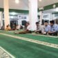 Kajian rutin kepada jamaah binaan Masjid Jenderal Sudirman Demangan, Yogyakarta, Penghulu KUA Mantrijeron menekankan moderasi beragama melalui Kitab Al-Adzkar. (Istimewa)