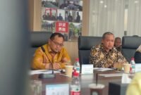  Walikota dan DPRD Kota Bekasi bertukar cinderamata dengan manajemen Mizuda Group di Huzhou, China, 
