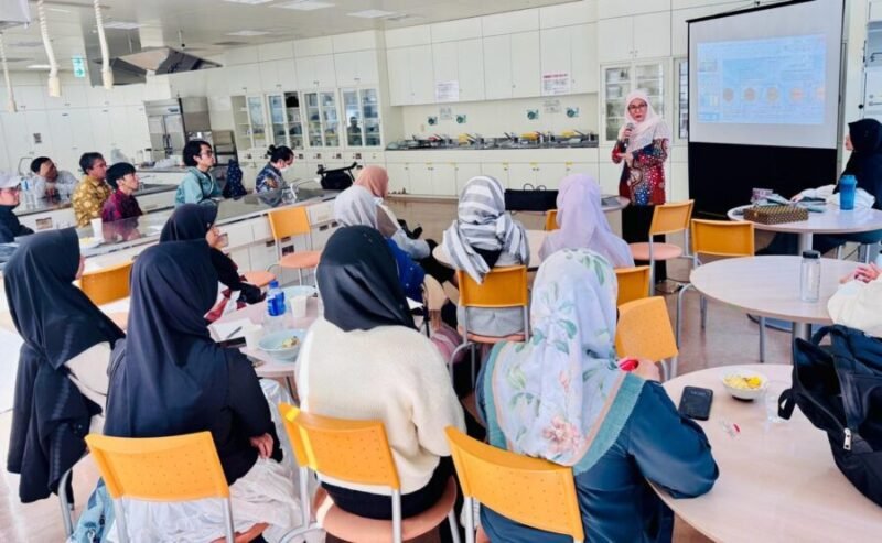 Foto pengabdian dosen UMY kepada komunitas muslim di Hokkaido, Jepang UMY
