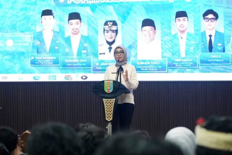 Wakil Gubernur Lampung menyampaikan materi pada pembukaan Pelatihan Kader Lanjut (PKL) PMII Kota Bandar Lampung di Balai Keratun, Rabu (1/7/2026)