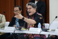 guru besar dari perguruan tinggi mitra menyimak jalannya diskusi bersama Kementerian Transmigrasi di Jakarta