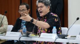 guru besar dari perguruan tinggi mitra menyimak jalannya diskusi bersama Kementerian Transmigrasi di Jakarta