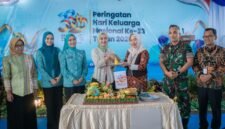 Puncak Peringatan Harganas ke-33, Wagub Lampung Jihan Nurlela Serahkan Potongan Tumpeng Simbolis