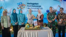 Puncak Peringatan Harganas ke-33, Wagub Lampung Jihan Nurlela Serahkan Potongan Tumpeng Simbolis