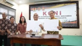 MoU KONI DIY dengan UMY yang ditandatangani langsung oleh Ketua Umum KONI DIY K.G.P.A.A. Paku Alam X dan Rektor UMY