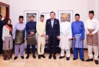 Menko Infrastruktur dan Pembangunan Kewilayahan bersama para tokoh dari Delapan Kesultanan Sumatera Timur
