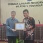 UMY menerima penghargaan Anugerah Kerja Sama Diktisaintek Tahun 2026 untuk kategori Perguruan Tinggi dengan Kerja Sama Pemerintah/Lembaga Swadaya Masyarakat Paling Berdampak.
