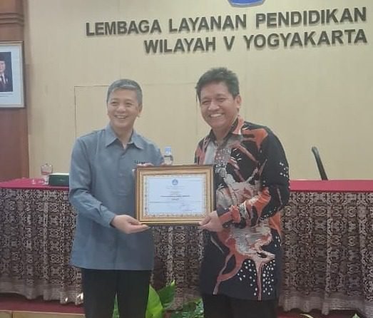 UMY menerima penghargaan Anugerah Kerja Sama Diktisaintek Tahun 2026 untuk kategori Perguruan Tinggi dengan Kerja Sama Pemerintah/Lembaga Swadaya Masyarakat Paling Berdampak.
