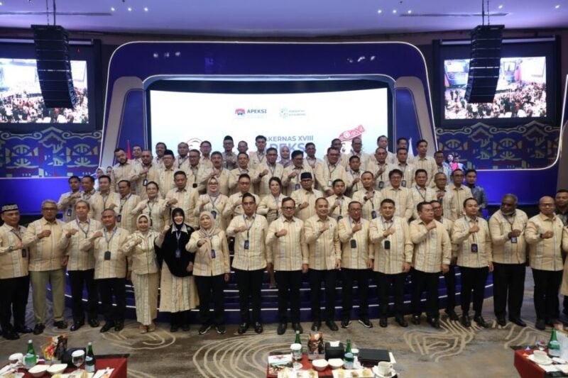 Wakil Wali Kota Bekasi Abdul Harris Bobihoe bersama jajaran Pemkot Bekasi menghadiri pembukaan Rakernas XVIII APEKSI 2026 di Medan, yang dibuka oleh Wamendagri Bima Arya Sugiarto dan dihadiri Gubernur Sumut Bobby Nasution, Ketua APEKSI Eri Cahyadi, serta Wali Kota Medan Rico Waas