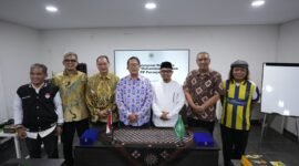 Rektor UMY (3 dari kiri foto) bersama Ketua LPO PP Muhammadiyah dan Persejasi
