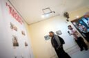 Pengunjung menyaksikan pameran foto yang digelar oleh UKM RPC UMY