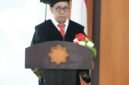 Prof. Dr. dr. Ardi Pramono, SpAn., MKes saat menyampaikan orasi pengukuhan Guru Besarnya di bidang Anastesiologi dan Terapi Intensif.