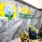 Ketum PP Muhammadiyah, Prof. Haedar Nashir berbincang bersama siswi SD Muhammadiyah Sapen di Gedung Muhammadiyah Sapen Universal School (MSUS)