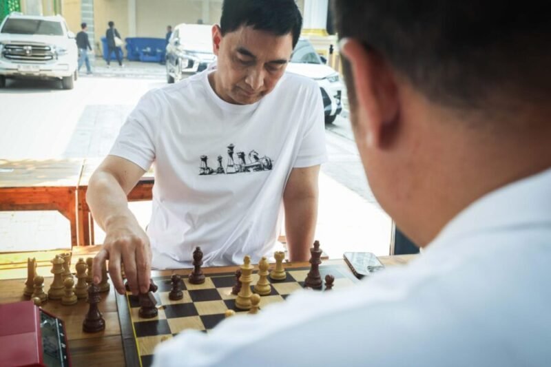 Wagub Banten, Achmad Dimyati Natakusuma Memindah kan bidak catur