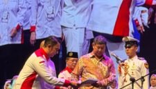 Prosesi pelantikan pengurus DPP, DPD, dan DPC Srikandi Jaga Desa dan Kelurahan oleh Ketua Dewan Pembina Srikandi Jaga Desa Hashim Djojohadikusumo yang didampingi Sekretaris Jenderal DPP ABPEDNAS Adhitya Yusma Perdana di Ballroom The Djakarta Theater, Jakarta, Jumat (3/7/2026).