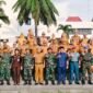 Forkopimda Provinsi Lampung, TNI, Polri, dan Pemerintah Provinsi Lampung melakukan foto bersama usai Upacara Bulanan di Kompleks Kantor Gubernur Lampung