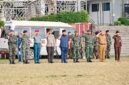 Jajaran unsur Forum Koordinasi Pimpinan Daerah (Forkopimda) Provinsi Lampung memberikan penghormatan khidmat saat mengikuti Upacara Bulanan Bersama di Lapangan Korpri