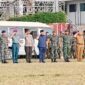 Jajaran unsur Forum Koordinasi Pimpinan Daerah (Forkopimda) Provinsi Lampung memberikan penghormatan khidmat saat mengikuti Upacara Bulanan Bersama di Lapangan Korpri