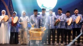 Gubernur Banten bersama jajaran pejabat dan tokoh agama menabuh beduk sebagai tanda dibukanya Musabaqah Tilawatil Quran (MTQ) ke-23 Provinsi Banten Tahun 2026 di Halaman Masjid Raya Al Bantani, KP3B, Curug