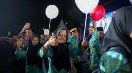 Kafilah dari salah satu kabupaten mengikuti pawai ta'aruf pada pembukaan Musabaqah Tilawatil Qur'an (MTQ) XXIII Provinsi Banten di Kawasan Pusat Pemerintahan Provinsi Banten (KP3B), Curug, Kota Serang
