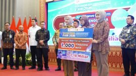 Penyerahan secara simbolis bantuan 1.000 akun Canva Premium senilai Rp1,14 Miliar kepada perwakilan wirausahawan muda menjadi salah satu agenda utama dalam Opening Ceremony Sultan Muda Fair 2026 di Kantor Otoritas Jasa Keuangan