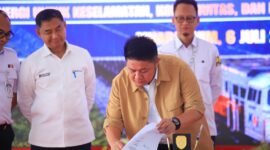 Gubernur Sumatera Selatan menandatangani dokumen Perjanjian Kerja Sama Pembangunan Flyover pada Perlintasan Sebidang JPL 99 dan JPL 111 Kabupaten Muara Enim