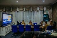 Marindo Kurniawan memimpin jalannya rapat Sosialisasi Pengisian dan Pemutakhiran Data pada Sistem Informasi Pemerintah Daerah Badan Usaha Milik Daerah